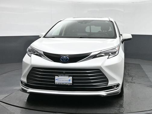 Wind Chill Pearl 2022 Toyota Sienna Platinum