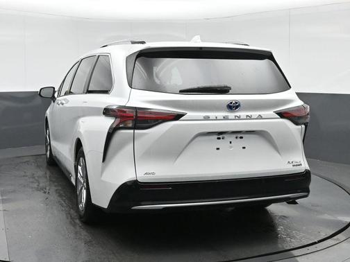 Wind Chill Pearl 2022 Toyota Sienna Platinum