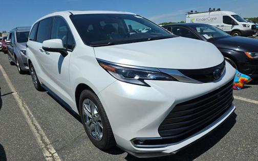 Wind Chill Pearl 2022 Toyota Sienna Platinum