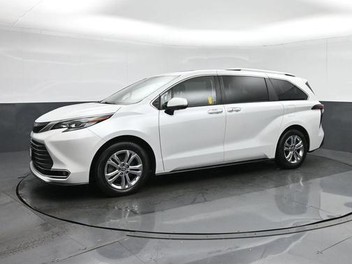 Wind Chill Pearl 2022 Toyota Sienna Platinum