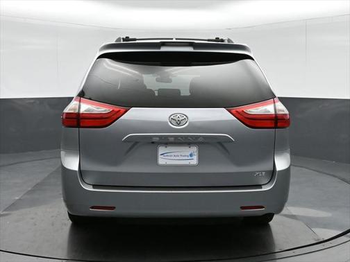 2018 Toyota Sienna XLE