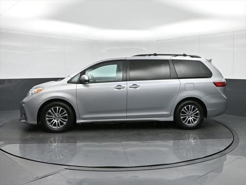 2018 Toyota Sienna XLE