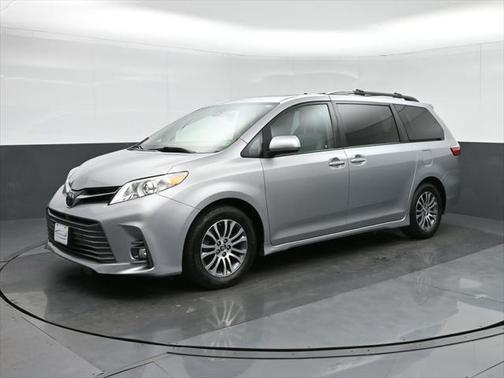 2018 Toyota Sienna XLE