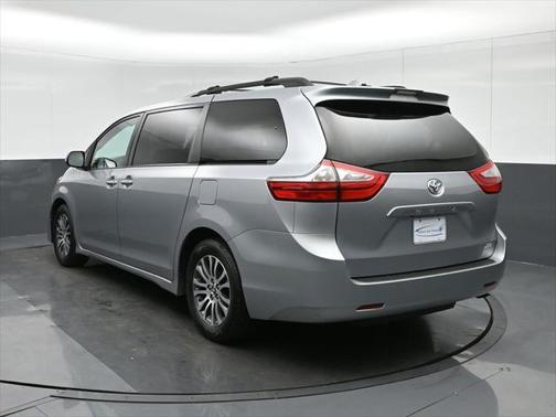 2018 Toyota Sienna XLE