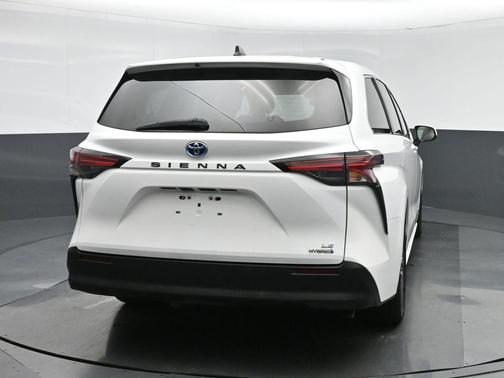 2021 Toyota Sienna LE