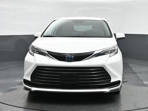 2021 Toyota Sienna LE