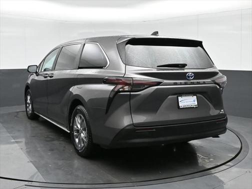 2023 Toyota Sienna LE