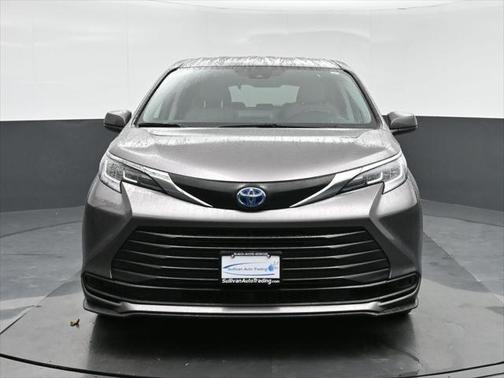 2023 Toyota Sienna LE