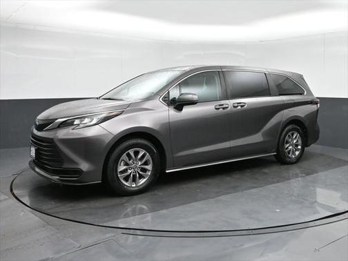2023 Toyota Sienna LE