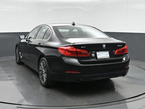 Black Sapphire Metallic 2019 BMW 530 xDrive