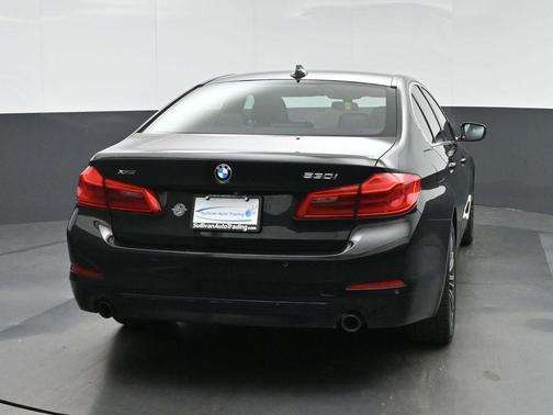 Black Sapphire Metallic 2019 BMW 530 xDrive