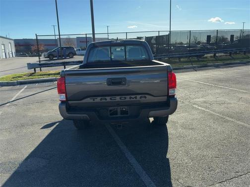 2016 Toyota Tacoma SR