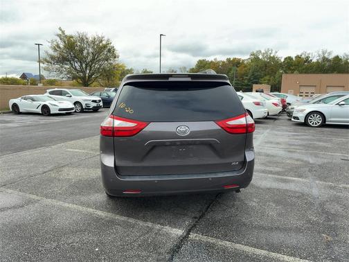 2015 Toyota Sienna XLE