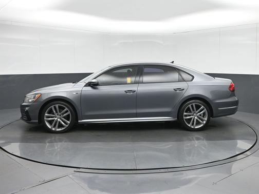 Platinum Gray Metallic 2018 Volkswagen Passat 2.0T R-Line