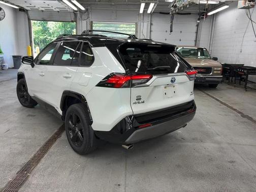 2020 Toyota RAV4 Hybrid SE