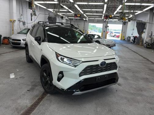 2020 Toyota RAV4 Hybrid SE