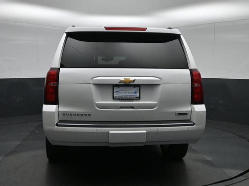 Iridescent Pearl Tricoat 2017 Chevrolet Suburban Premier