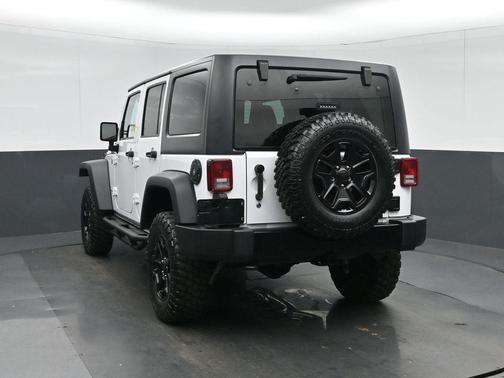 Bright White Clearcoat 2018 Jeep Wrangler JK Unlimited Willys Wheeler W