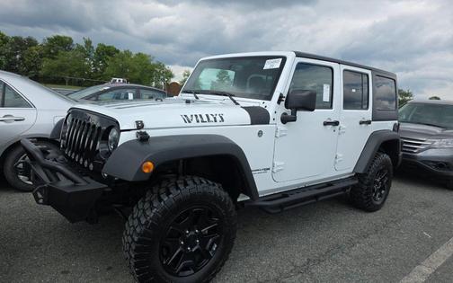 Bright White Clearcoat 2018 Jeep Wrangler JK Unlimited Willys Wheeler W