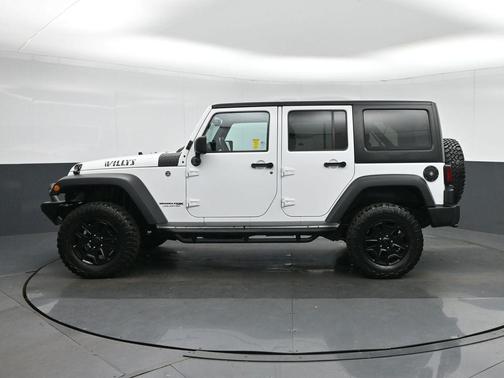 Bright White Clearcoat 2018 Jeep Wrangler JK Unlimited Willys Wheeler W