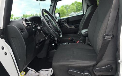 Bright White Clearcoat 2018 Jeep Wrangler JK Unlimited Willys Wheeler W