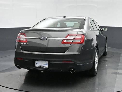 Magnetic 2017 Ford Taurus SE