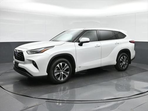 2022 Toyota Highlander Hybrid XLE