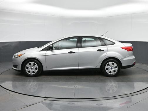 Ingot Silver 2018 Ford Focus SE