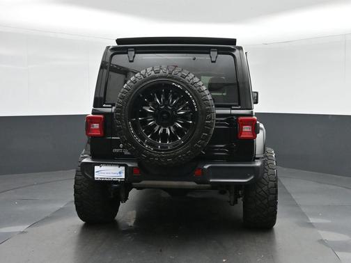 Black Clearcoat 2020 Jeep Wrangler Unlimited Sahara