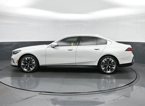 Alpine White 2026 BMW 530 530i
