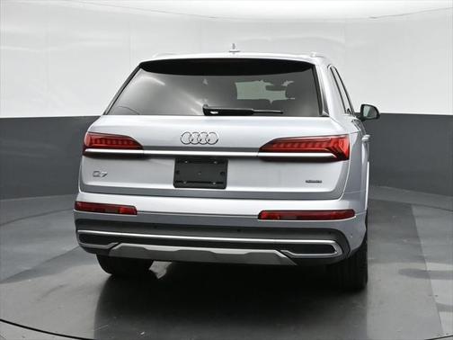 2022 Audi Q7 55 Premium Plus