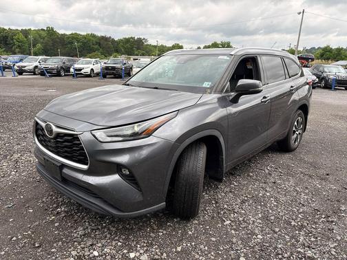 Magnetic Gray Metallic 2021 Toyota Highlander XLE