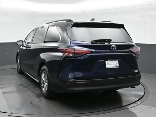 2022 Toyota Sienna LE