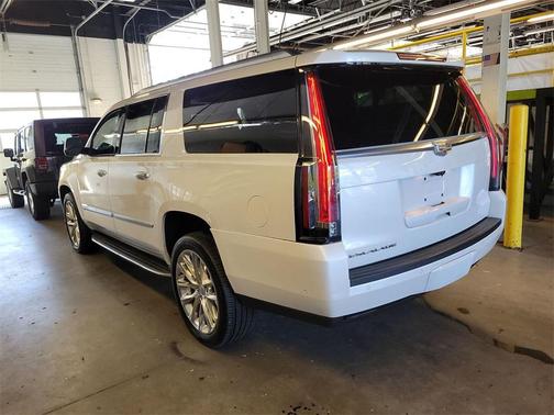 2018 Cadillac Escalade ESV Luxury