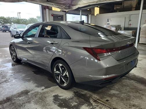 Fluid Metal 2023 Hyundai ELANTRA SEL