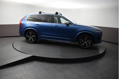 Bursting Blue Metallic 2017 Volvo XC90 T6 R-Design