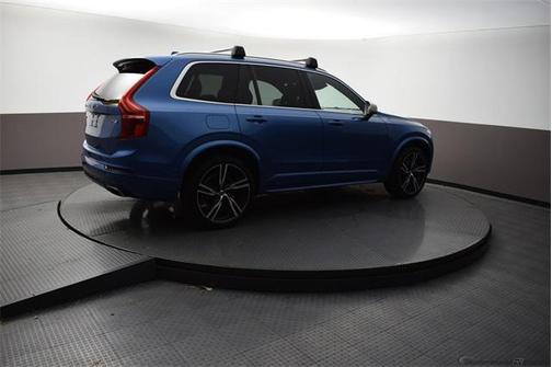 Bursting Blue Metallic 2017 Volvo XC90 T6 R-Design