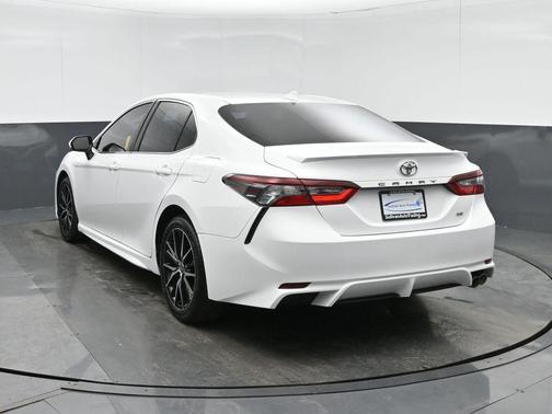 Ice Cap 2023 Toyota Camry SE