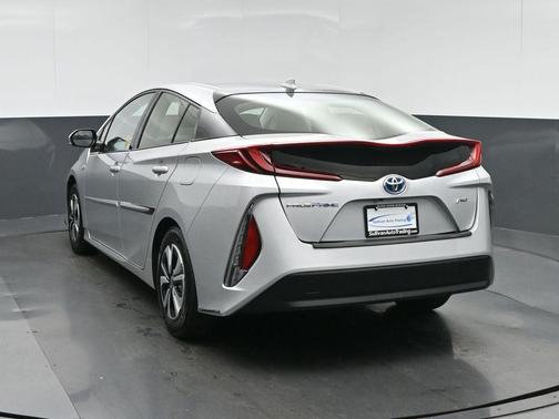 Classic Silver Metallic 2017 Toyota Prius Prime Premium