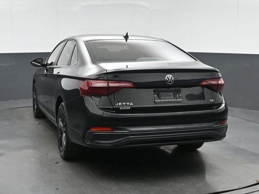 Deep Black Pearl 2024 Volkswagen Jetta 1.5T SE