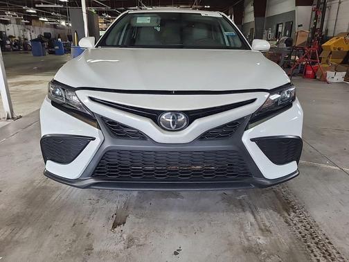 Ice 2023 Toyota Camry SE