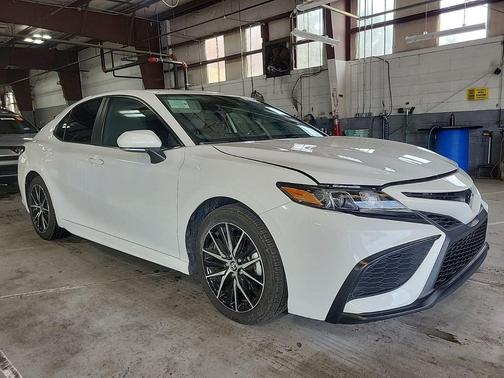 Ice 2023 Toyota Camry SE