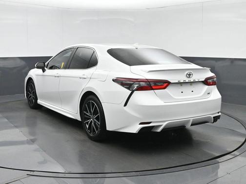 Ice 2023 Toyota Camry SE