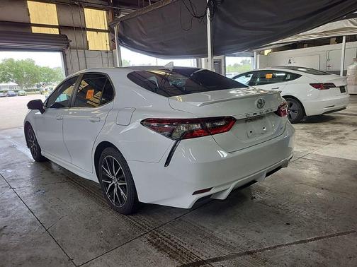 Ice 2023 Toyota Camry SE
