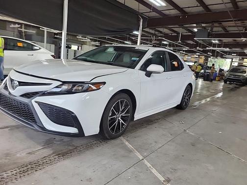 Ice 2023 Toyota Camry SE