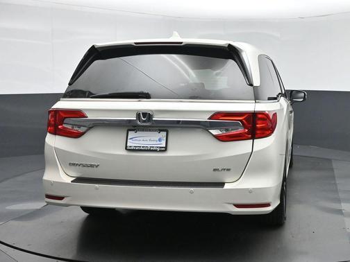 White Diamond Pearl 2018 Honda Odyssey Elite