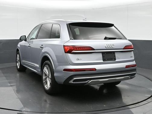 2022 Audi Q7 55 Premium Plus