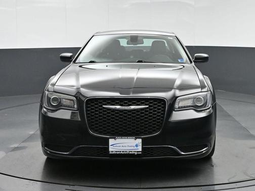 2019 Chrysler 300 Touring