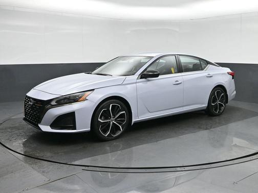 Gray Sky Pearl 2023 Nissan Altima SR FWD