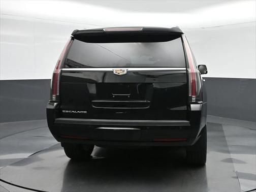 2018 Cadillac Escalade Luxury